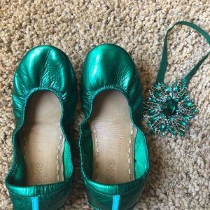 Emerald patent tieks